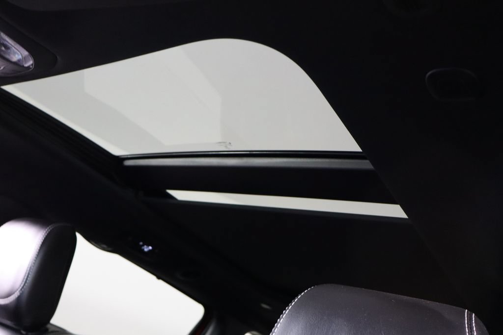 Used 2025 Chrysler Pacifica Limited FWD image 16