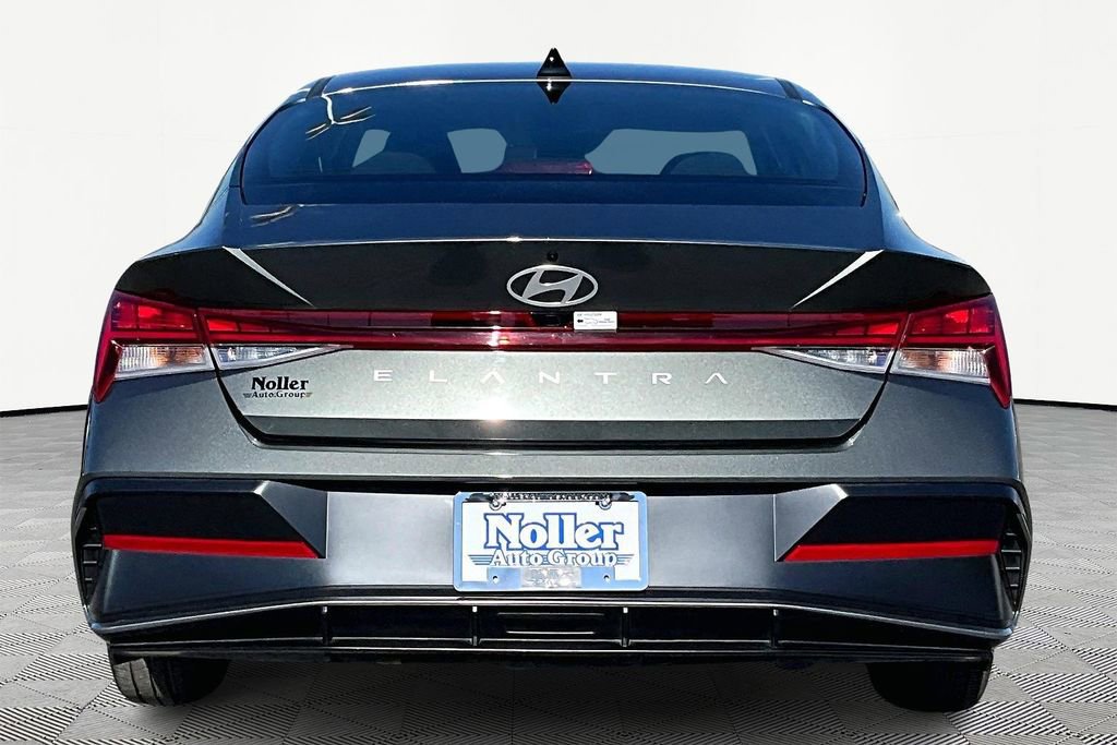 Used 2025 Hyundai Elantra SEL image 4