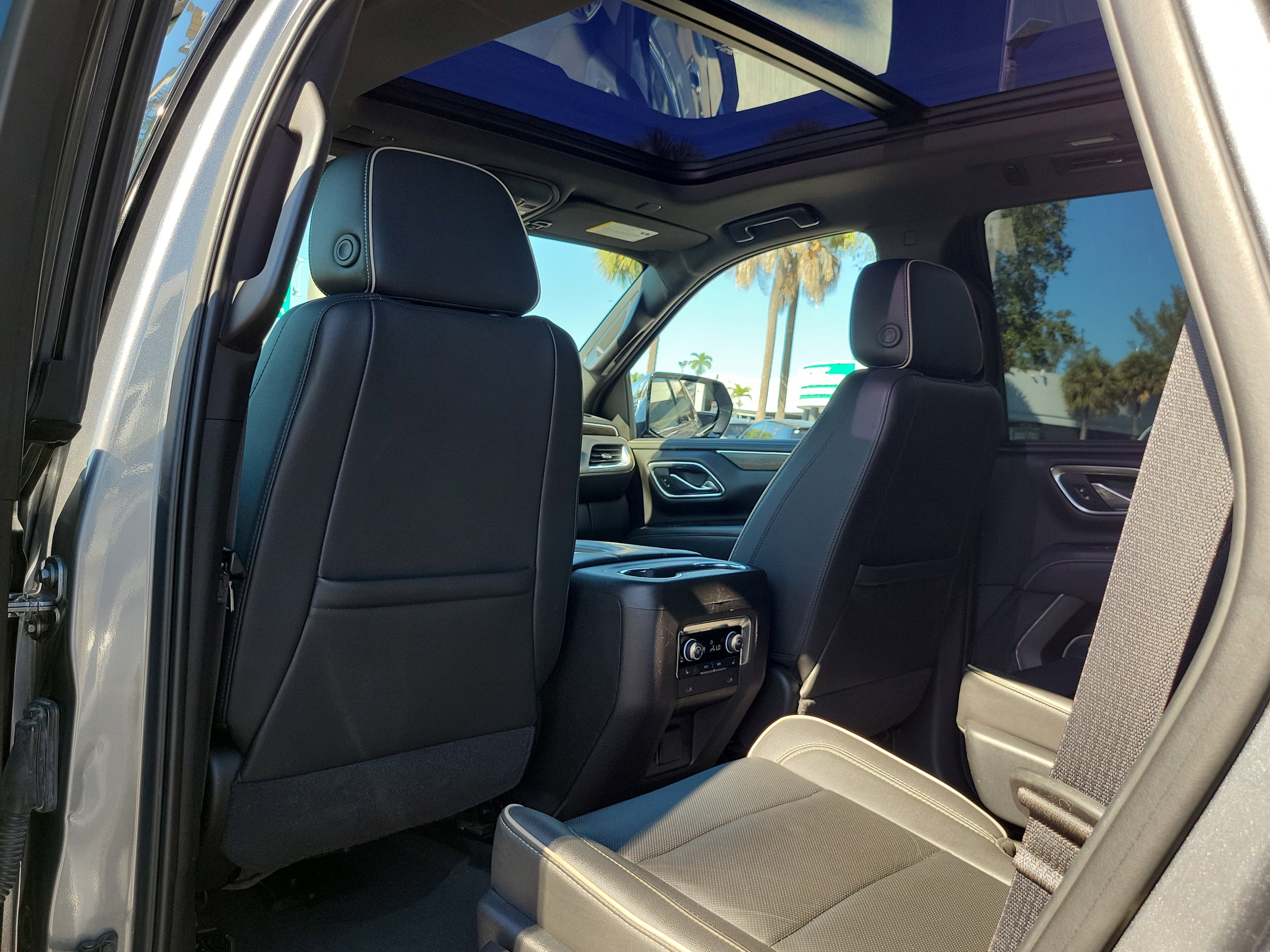 Used 2021 Chevrolet Tahoe Premier w/ Premium Package image 15