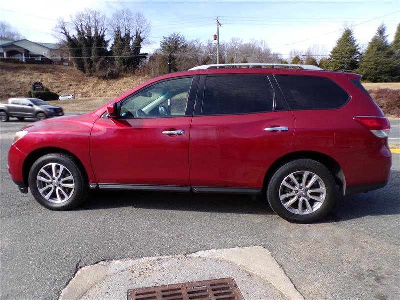 Used 2016 Nissan Pathfinder SV image 9