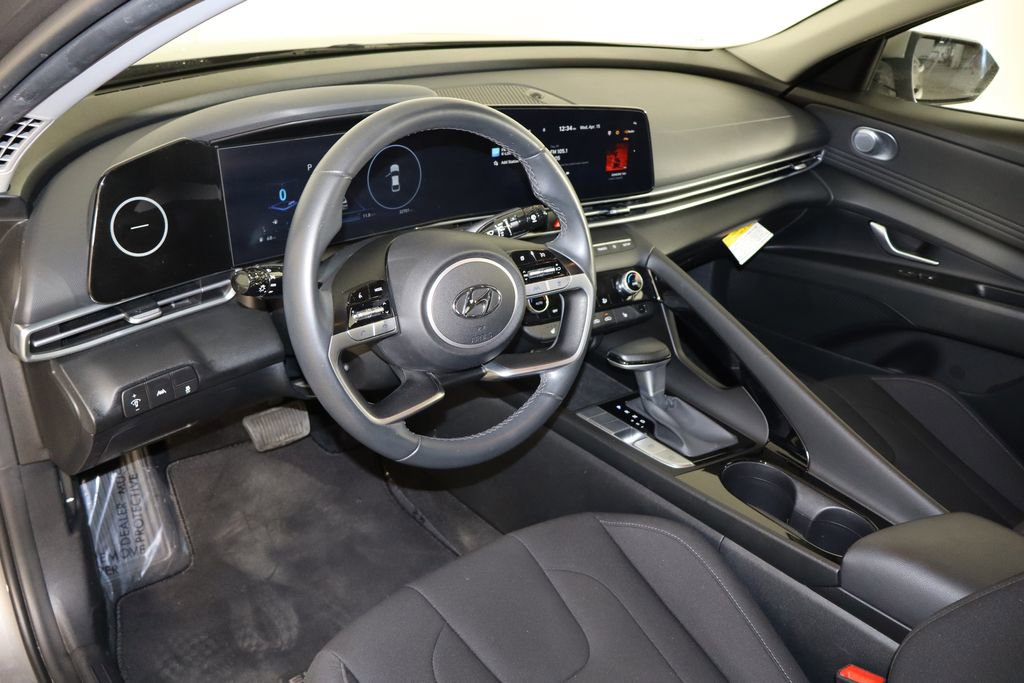 Used 2023 Hyundai Elantra SEL w/ Convenience Package FWD image 25