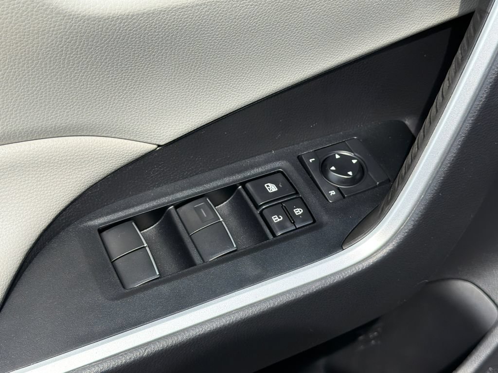 Used 2021 Toyota RAV4 XLE Premium AWD/4WD image 15