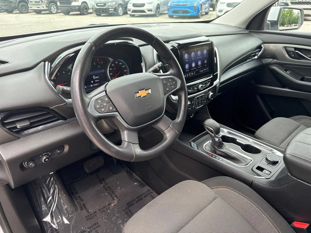 Used 2021 Chevrolet Traverse LT FWD image 2