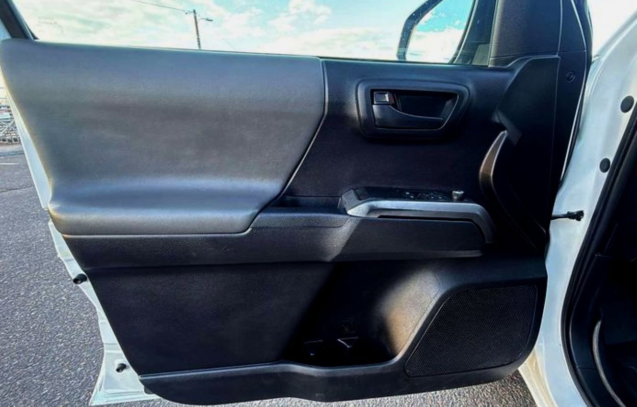 Used 2017 Toyota Tacoma SR5 image 18