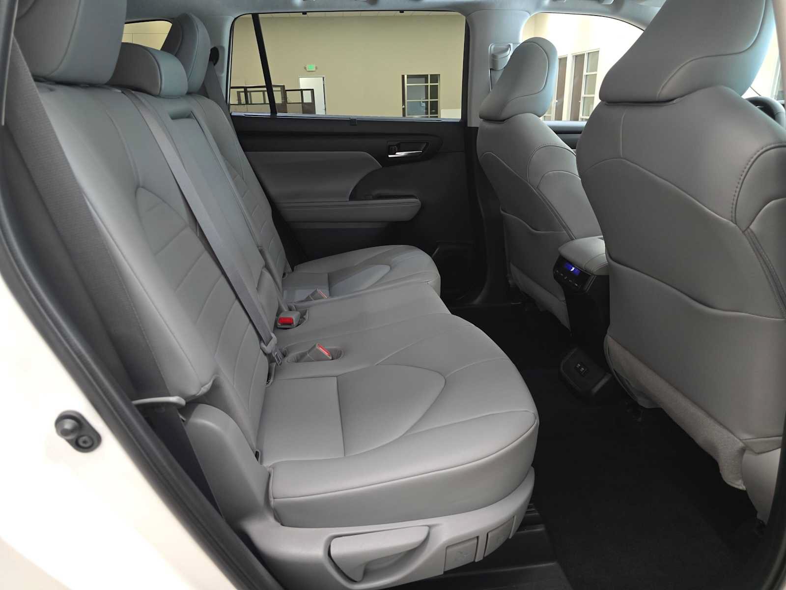 Certified 2020 Toyota Highlander XLE AWD/4WD image 26