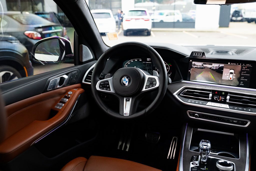 Used 2022 BMW X7 M50i image 10