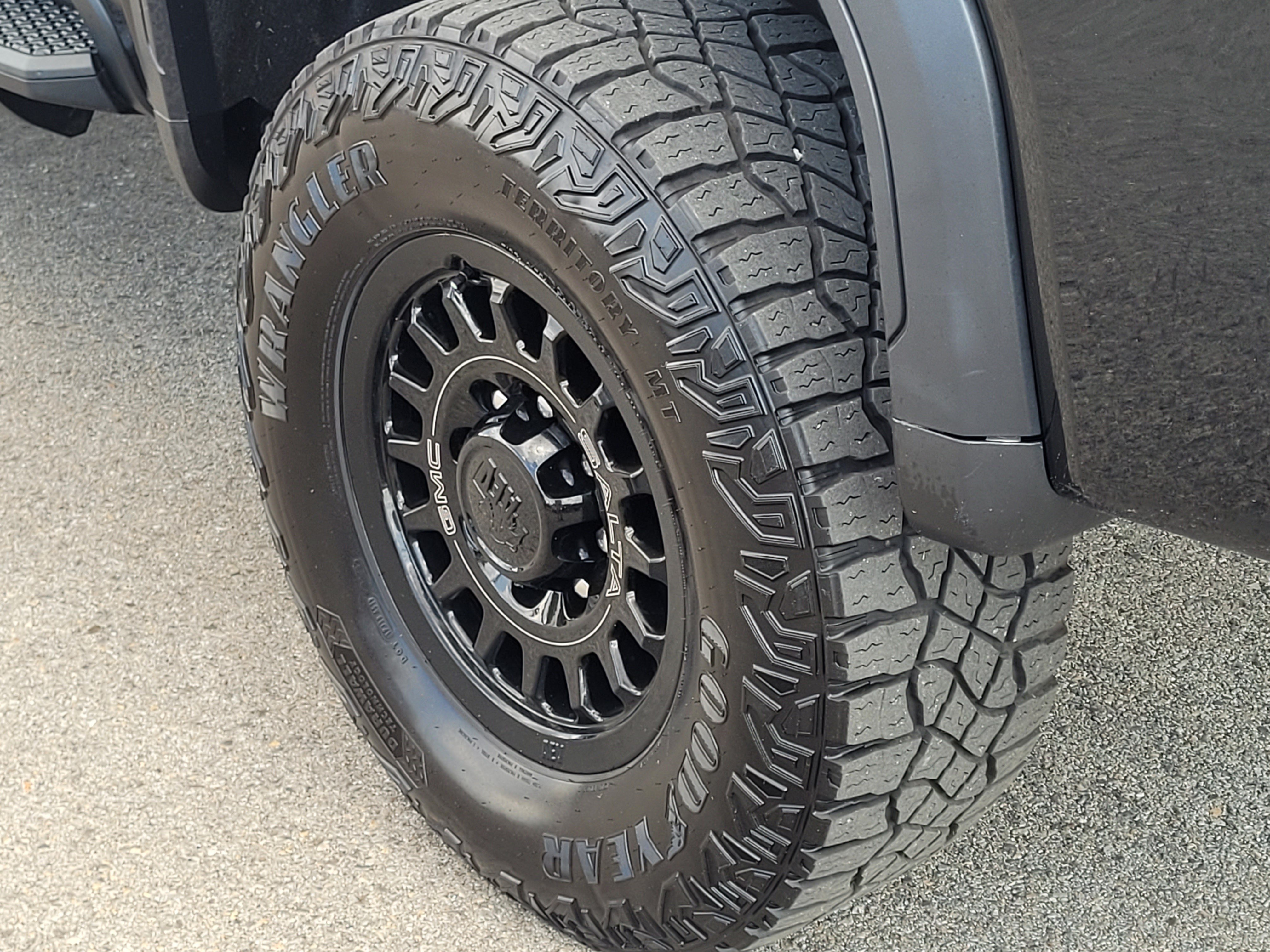 Used 2025 GMC Sierra 2500 AT4X w/ AT4X AEV Edition AWD/4WD image 7