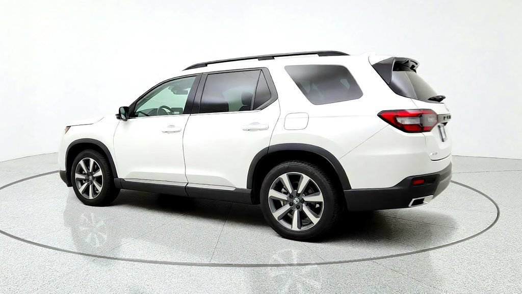 Used 2024 Honda Pilot Touring image 7
