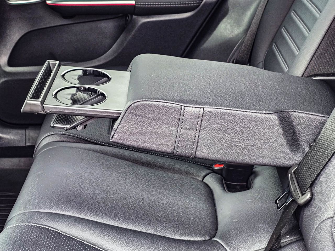 Used 2026 Mercedes-Benz GLC 300 4MATIC image 32