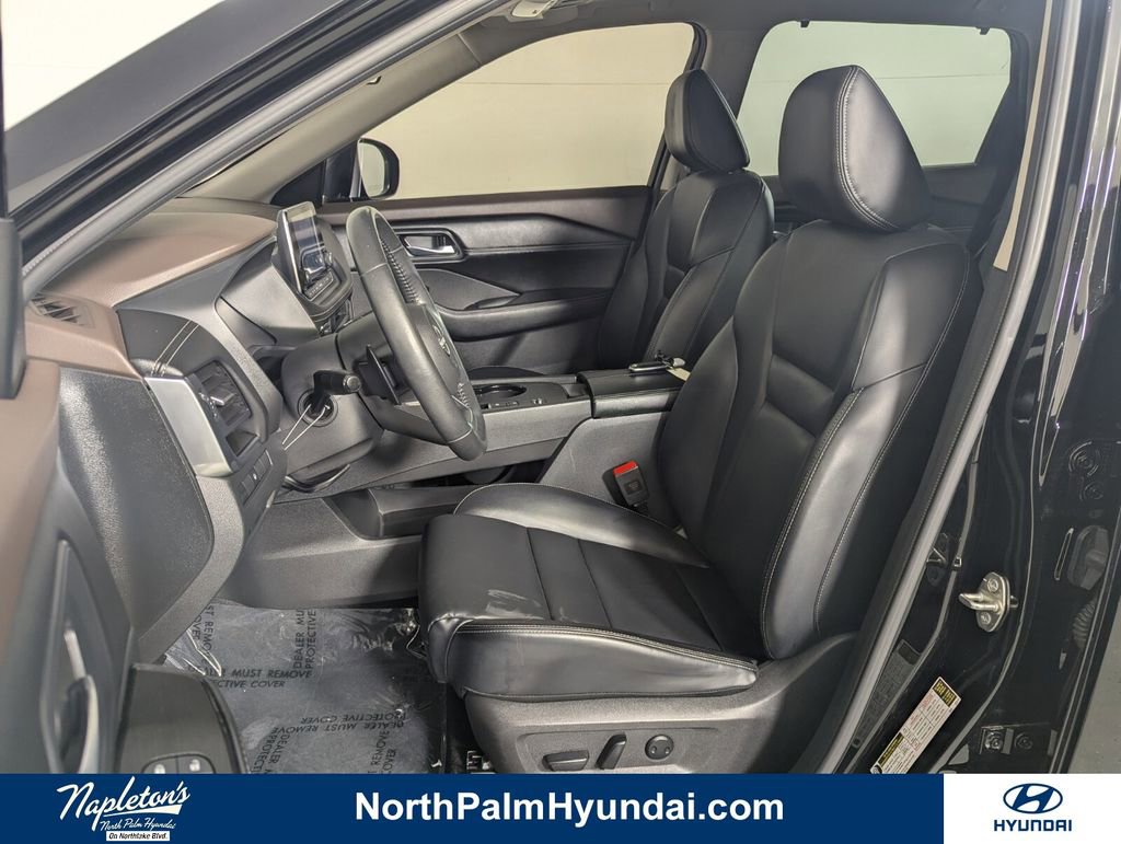 Used 2023 Nissan Rogue SV w/ SV Premium Package image 14