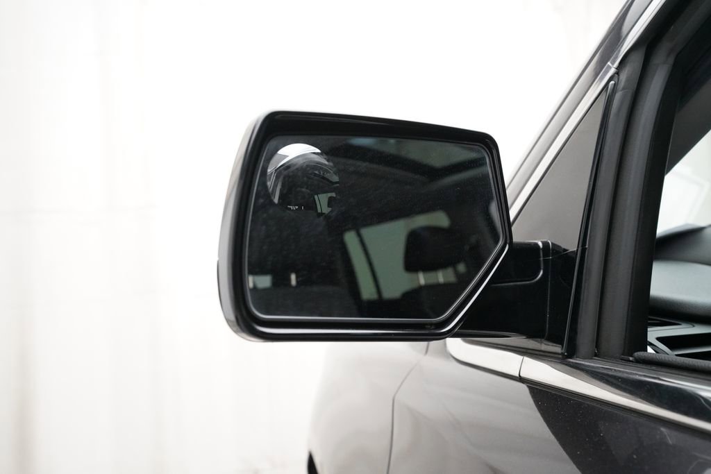 Used 2017 Chevrolet Suburban LT image 26