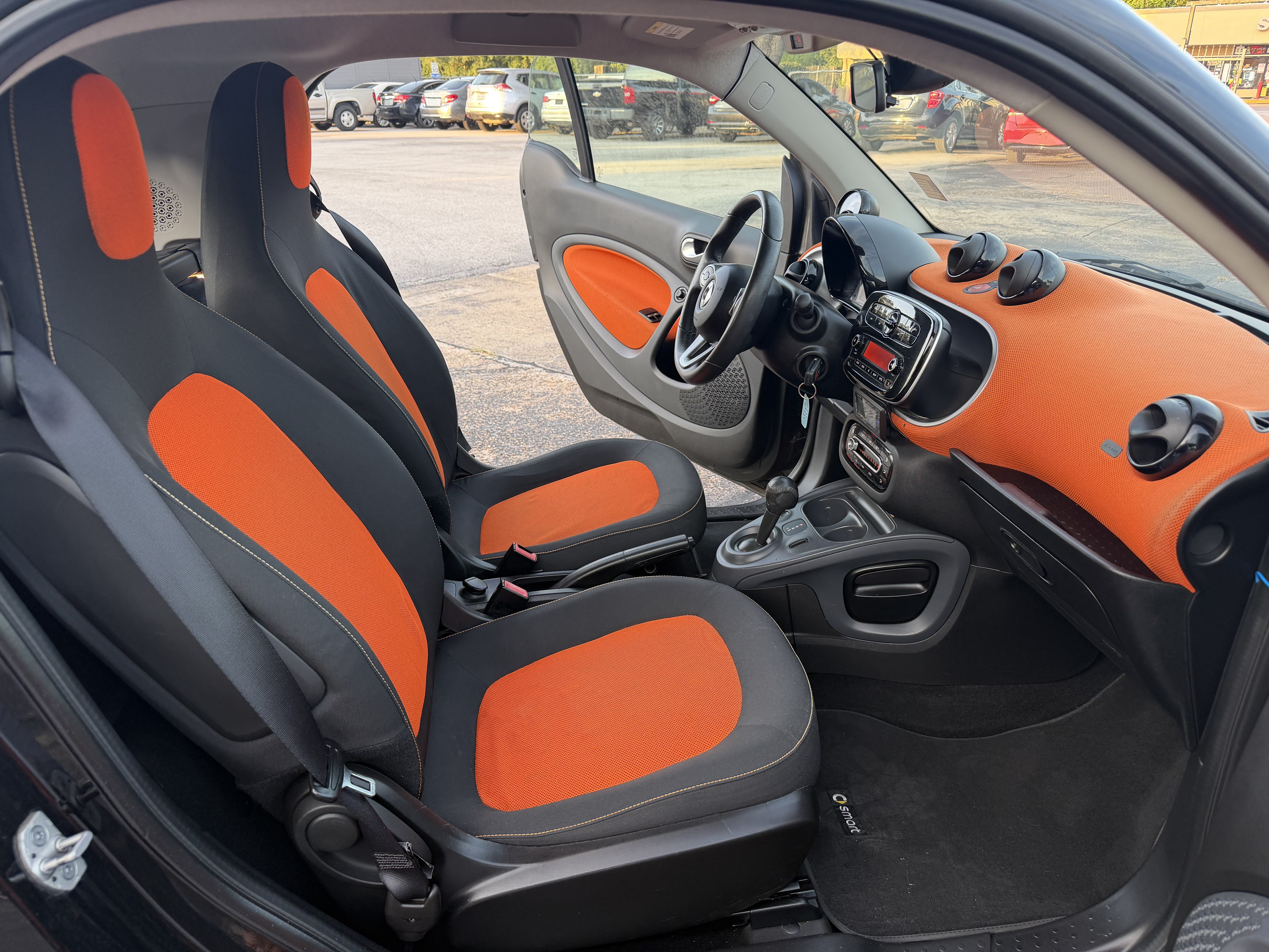 Used 2016 smart fortwo passion RWD image 15