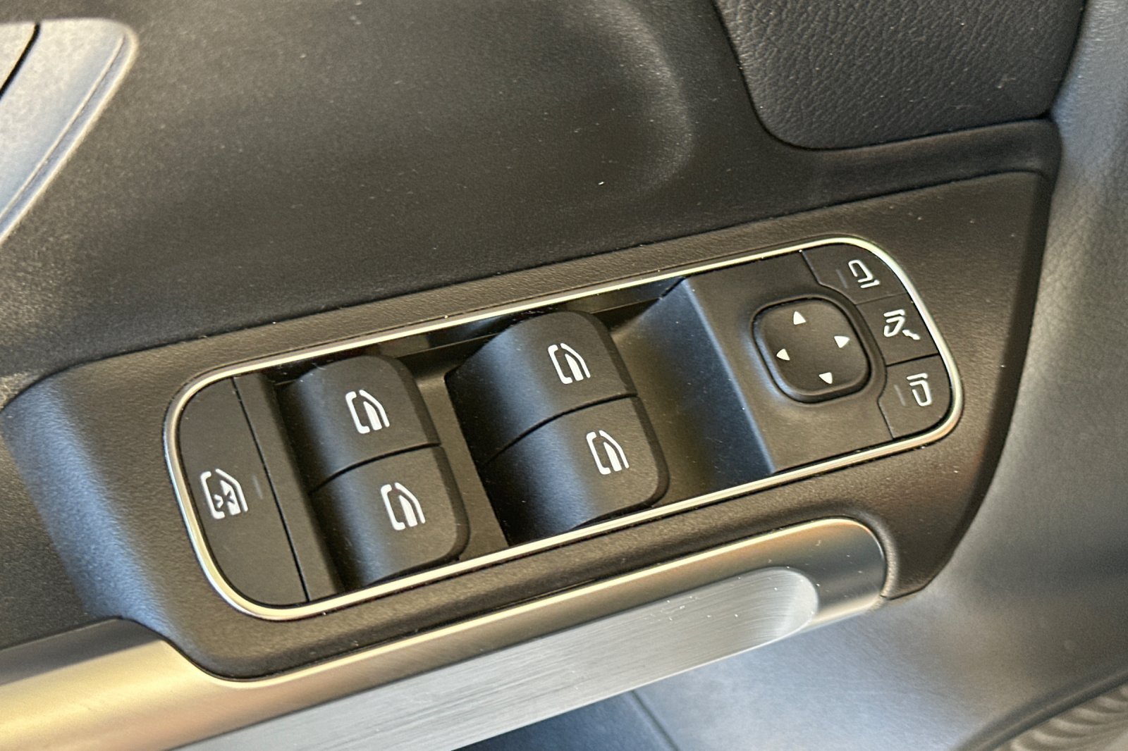 Used 2022 Mercedes-Benz GLB 250 4MATIC image 12