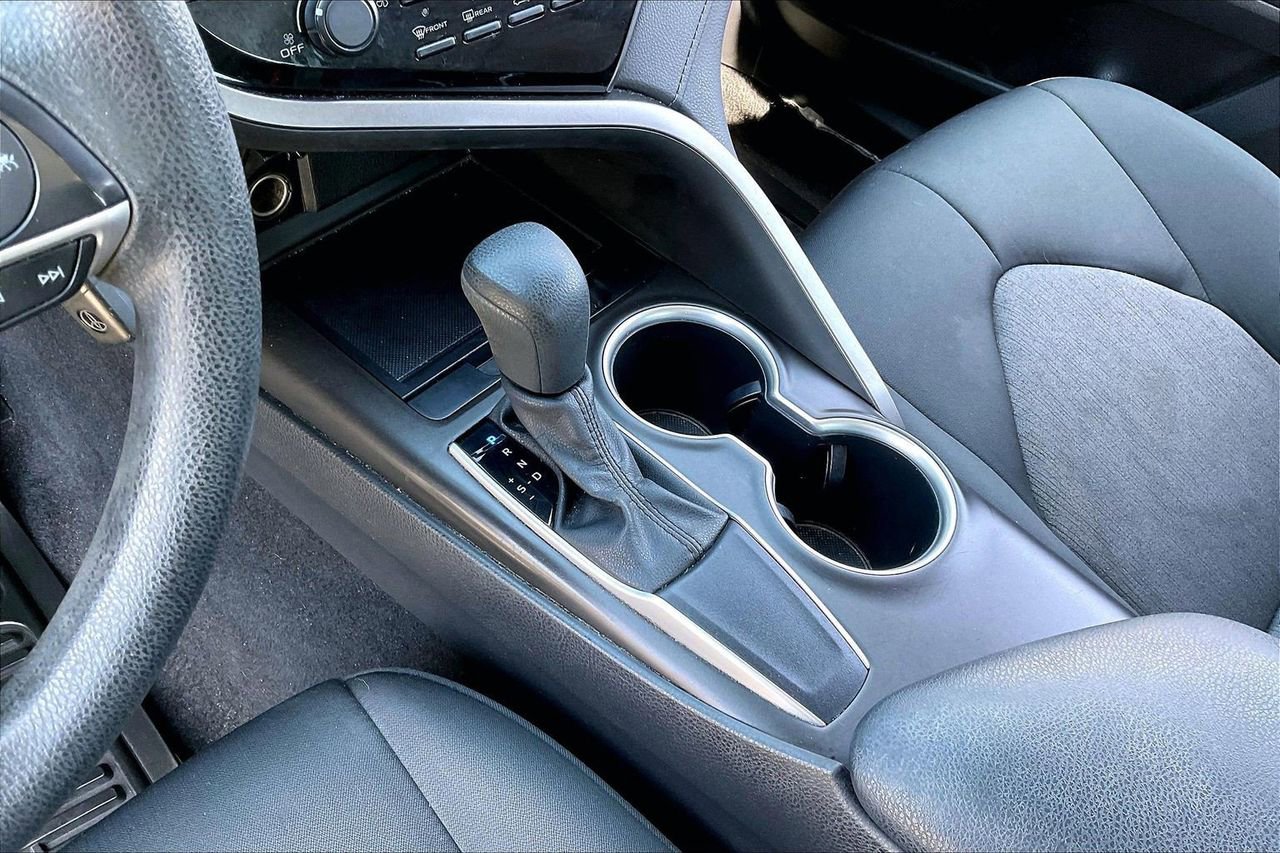 Used 2021 Toyota Camry LE image 29