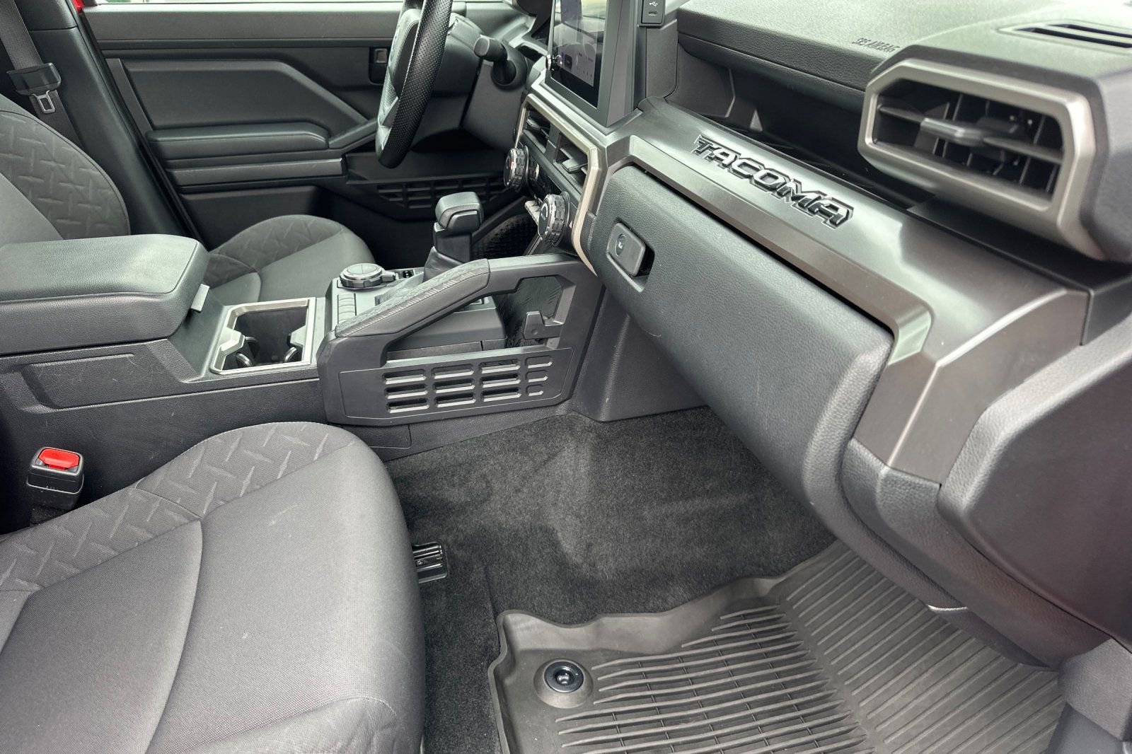 Used 2024 Toyota Tacoma SR5 AWD/4WD image 17