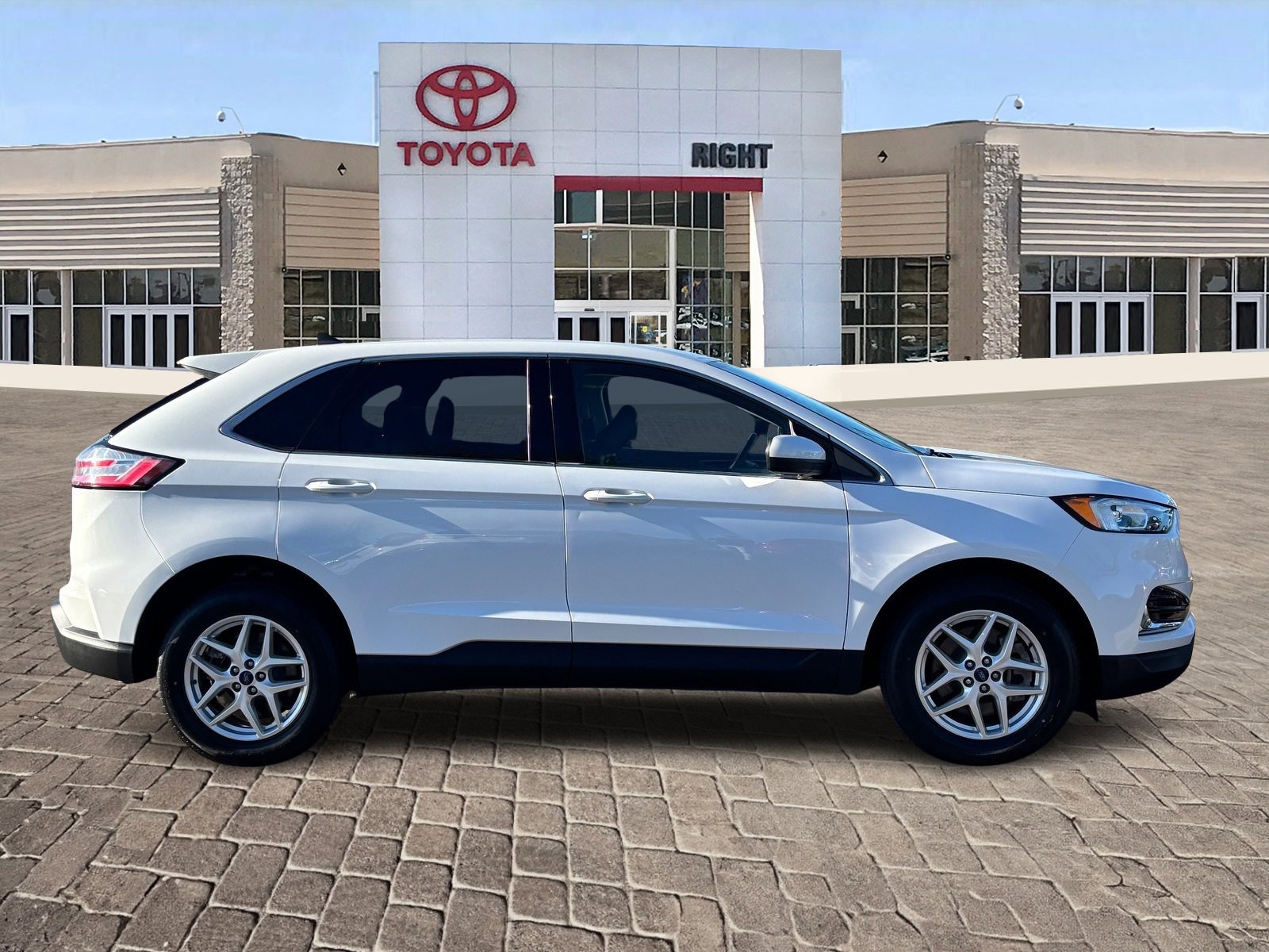 Used 2022 Ford Edge SEL image 8