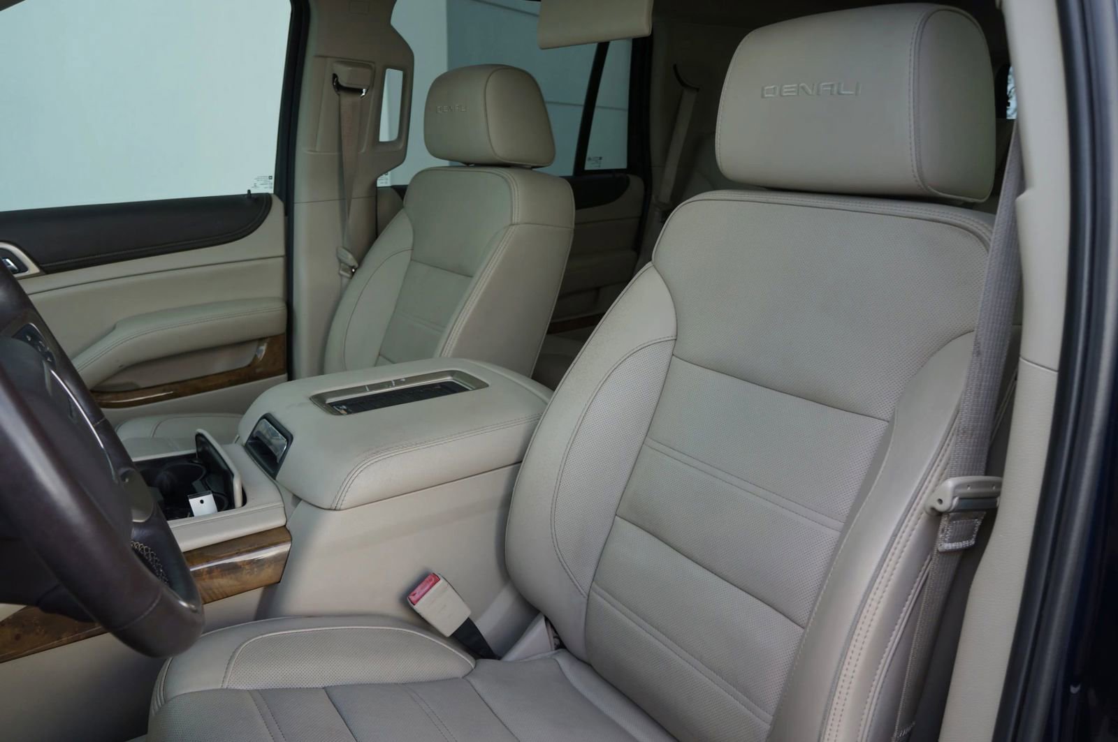 Used 2017 GMC Yukon Denali w/ Open Road Package image 28