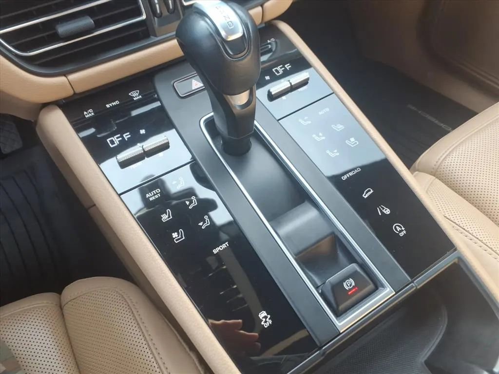 Used 2022 Porsche Macan image 35