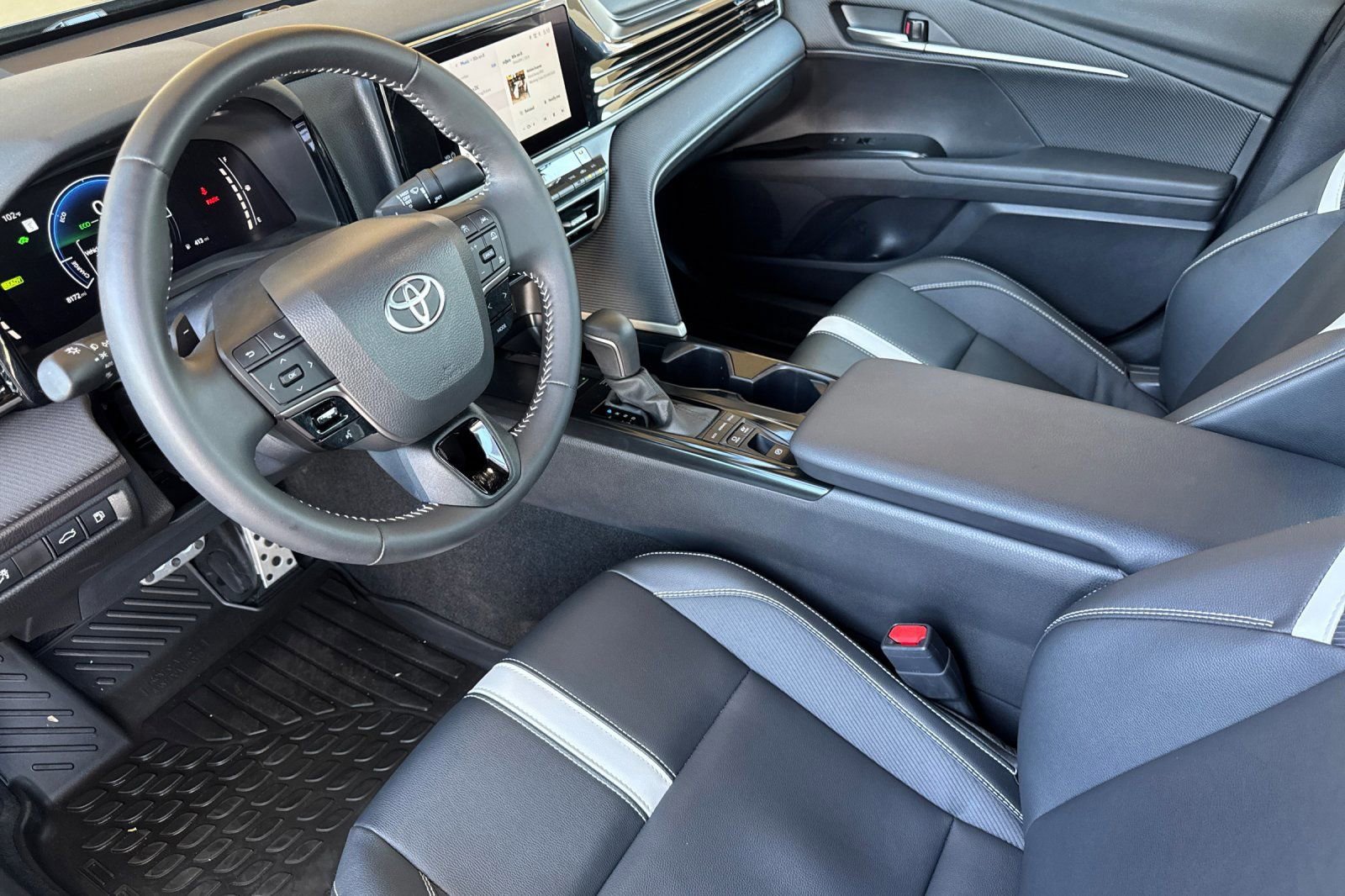 Used 2026 Toyota Camry SE FWD image 10
