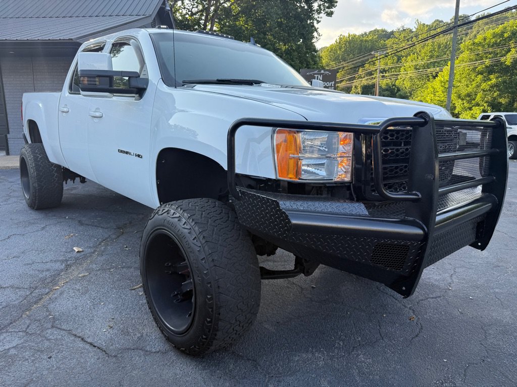 Used 2011 GMC Sierra 2500 Denali w/ Suspension Package, Off-Road AWD/4WD image 61