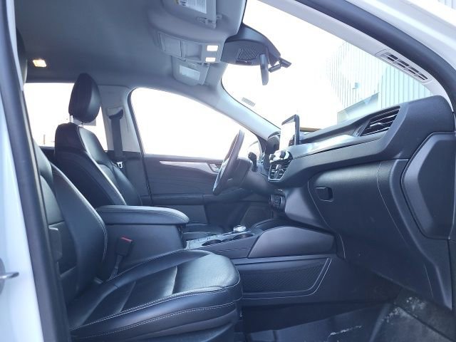 Used 2022 Ford Escape Titanium w/ Class II Trailer Tow Package image 13