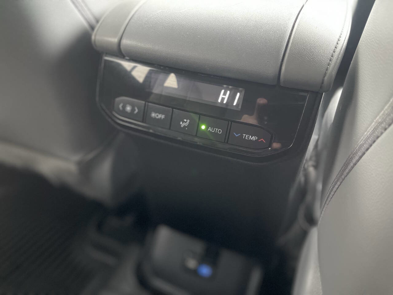 Used 2022 Toyota Highlander XLE image 18