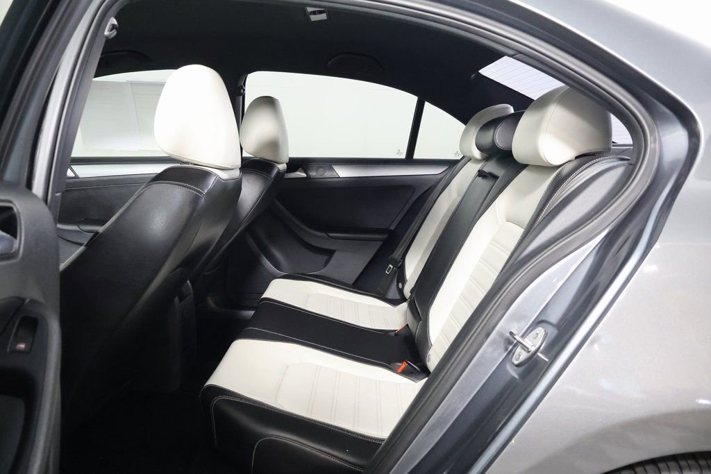Used 2016 Volkswagen Jetta Sport w/ Lighting Package FWD image 12