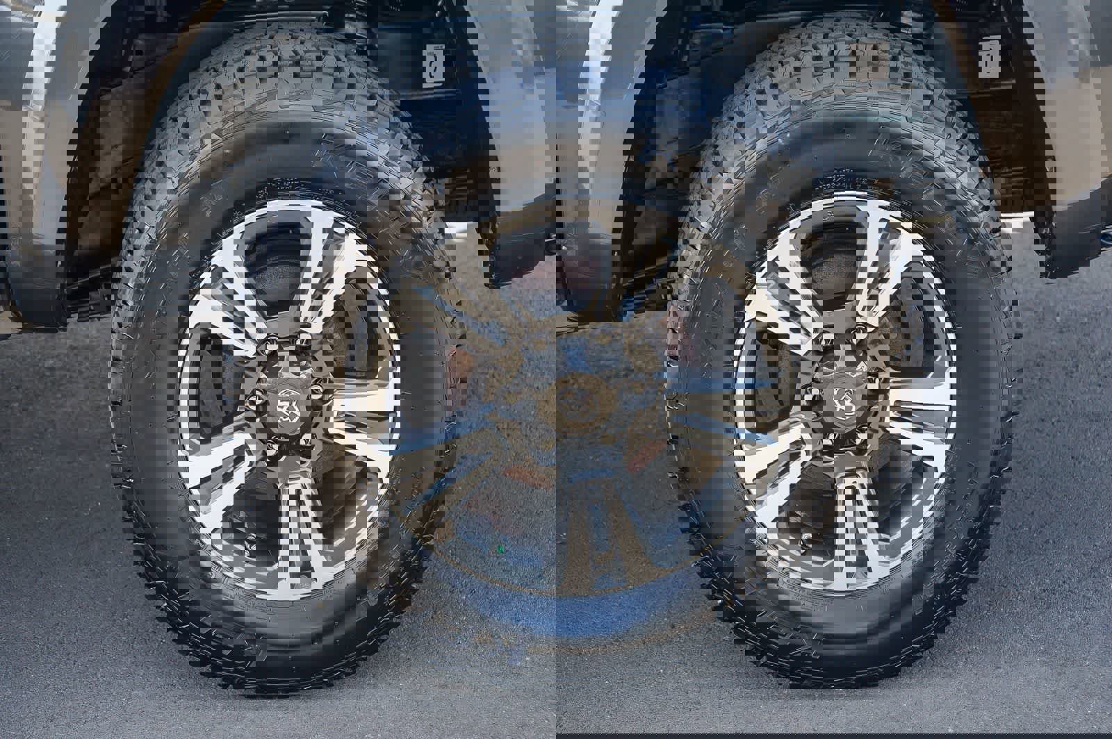 Used 2018 Toyota Tacoma TRD Sport w/ TRD Premium Sport Package image 9