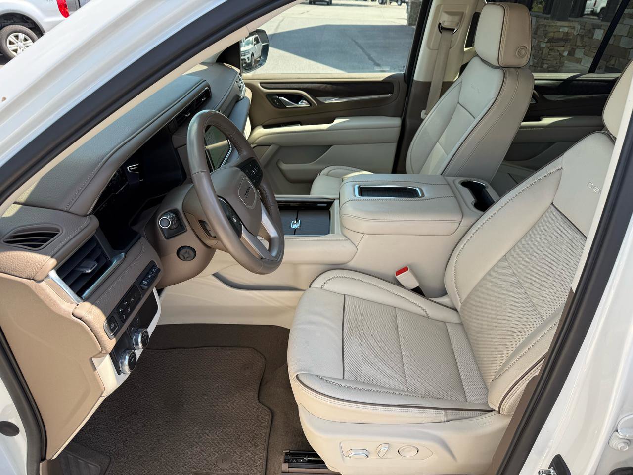 Used 2023 GMC Yukon Denali RWD image 12