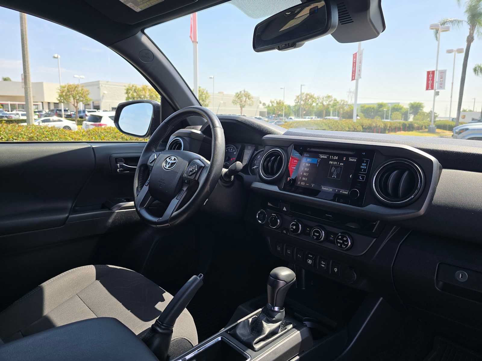 Used 2018 Toyota Tacoma TRD Off-Road w/ Technology Package AWD/4WD image 11