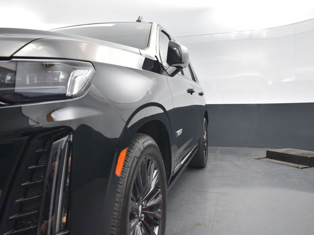 Used 2024 Cadillac Escalade V w/ LPO, ONYX Package image 46
