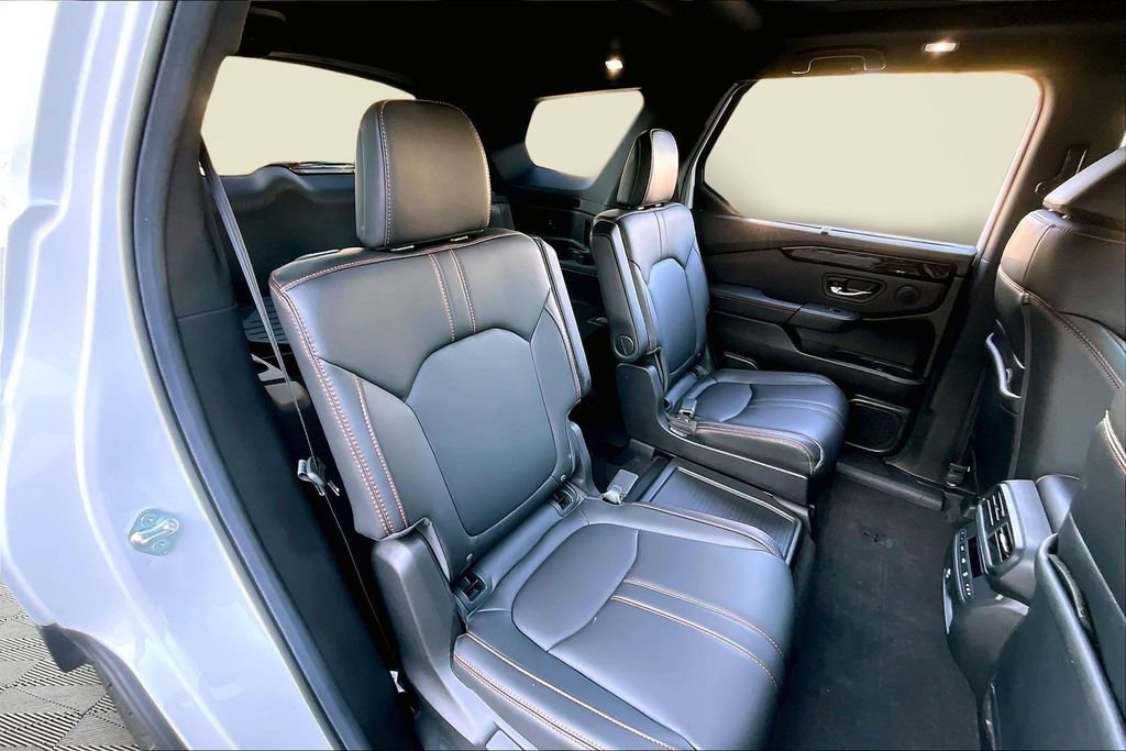 Certified 2025 Honda Pilot TrailSport image 19