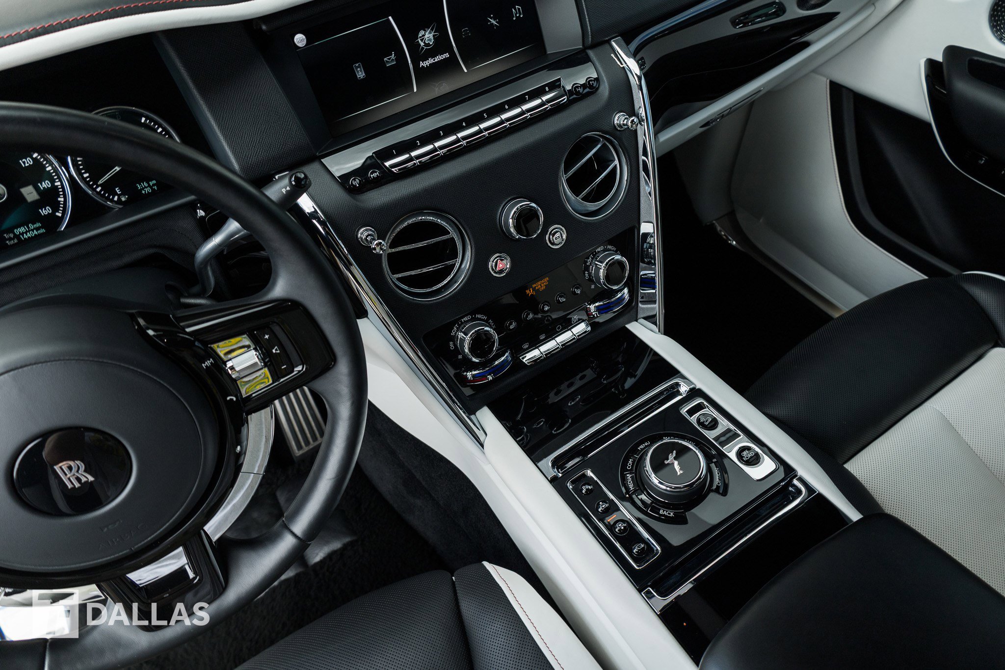Used 2022 Rolls-Royce Cullinan w/ Technology Package AWD/4WD image 30