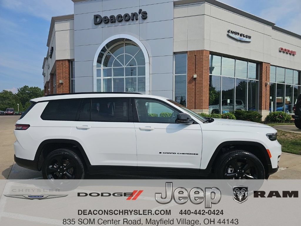 Certified 2025 Jeep Grand Cherokee L Altitude AWD/4WD image 1