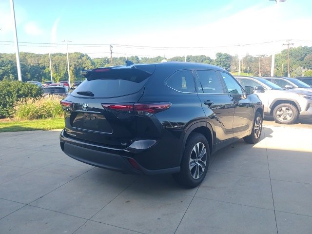Used 2024 Toyota Highlander XLE image 7