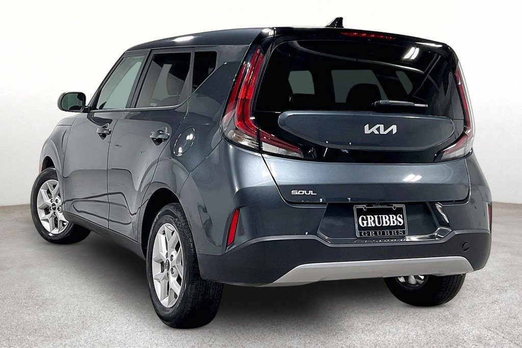 Used 2025 Kia Soul LX w/ LX Technology Package FWD image 15