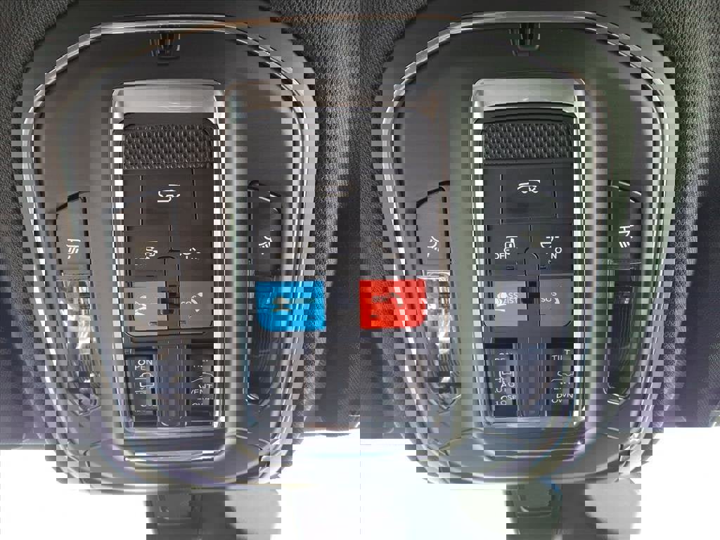 New 2025 Jeep Grand Cherokee Laredo X w/ Luxury Tech Group I image 14