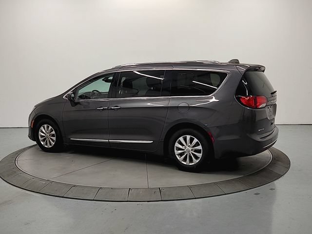 Used 2018 Chrysler Pacifica Touring-L FWD image 6