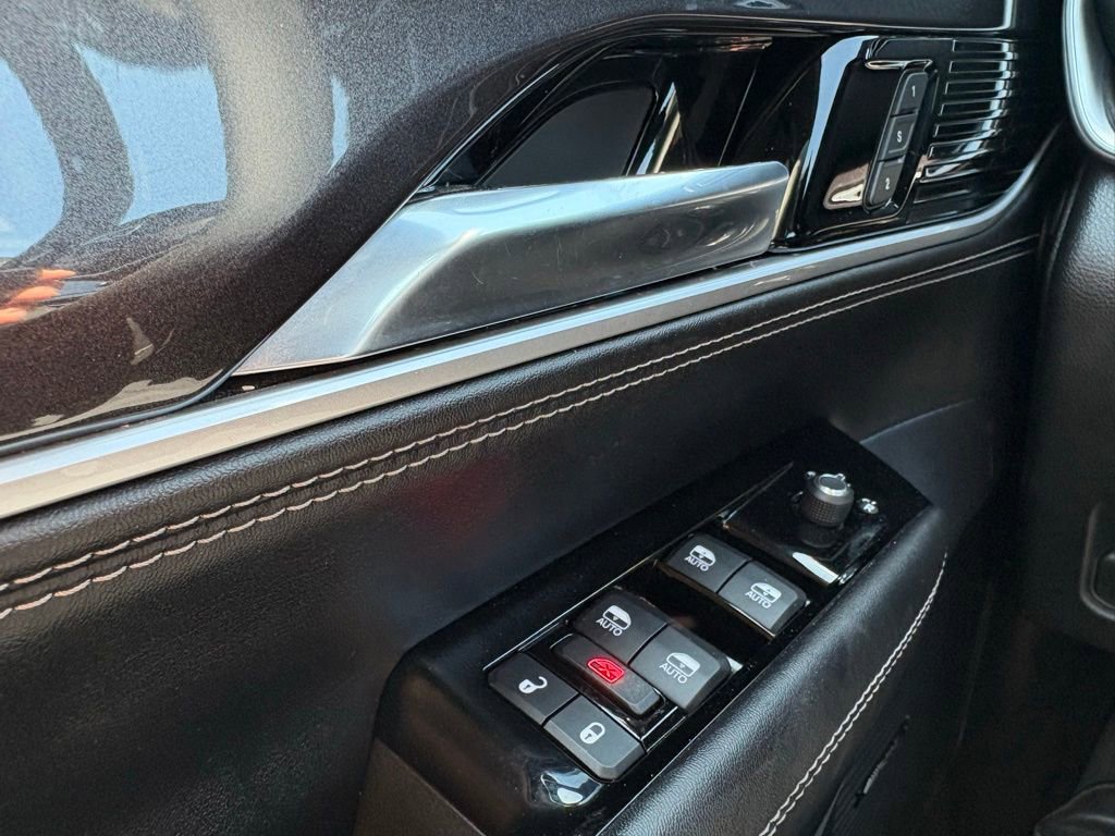 Used 2024 Jeep Wagoneer 4WD w/ Premium Group I image 22