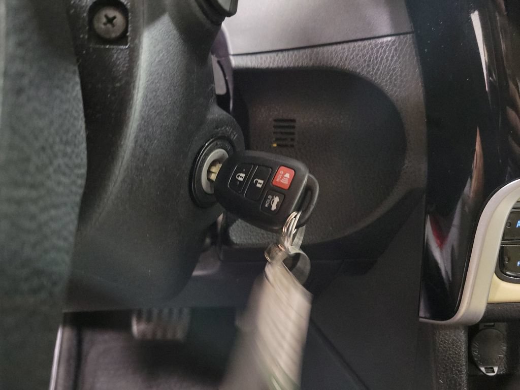 Used 2017 Toyota Corolla LE FWD image 18