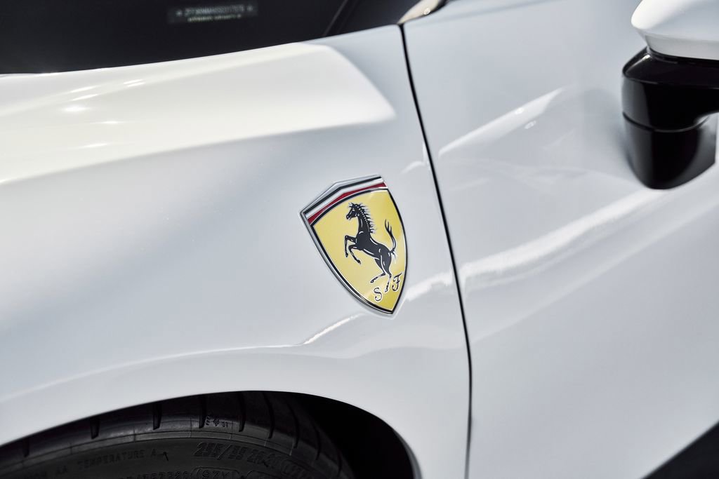 Used 2025 Ferrari SF90 Spider AWD/4WD image 9