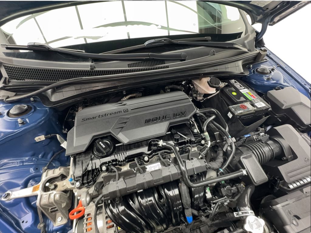 Used 2021 Hyundai Elantra SE FWD image 18