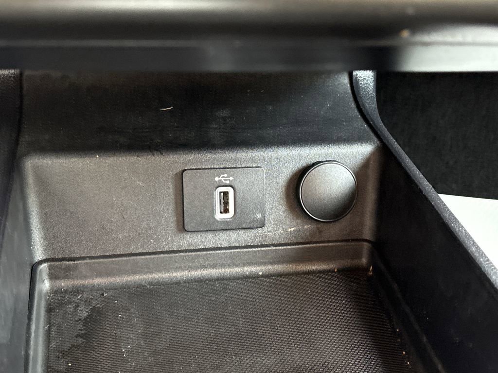 Used 2018 Ford Fusion SE w/ Equipment Group 201A image 17