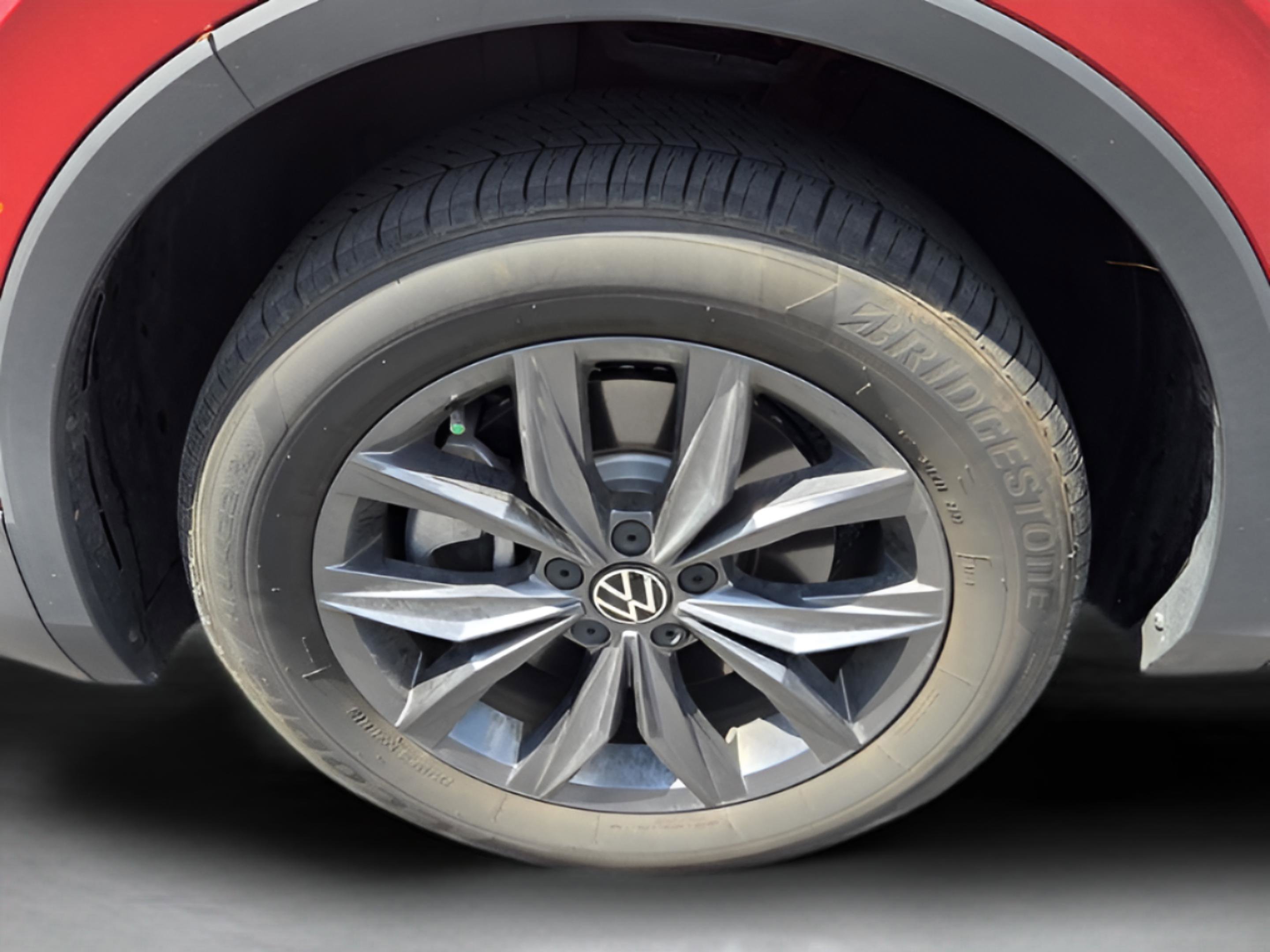 Used 2024 Volkswagen Tiguan SE FWD image 29