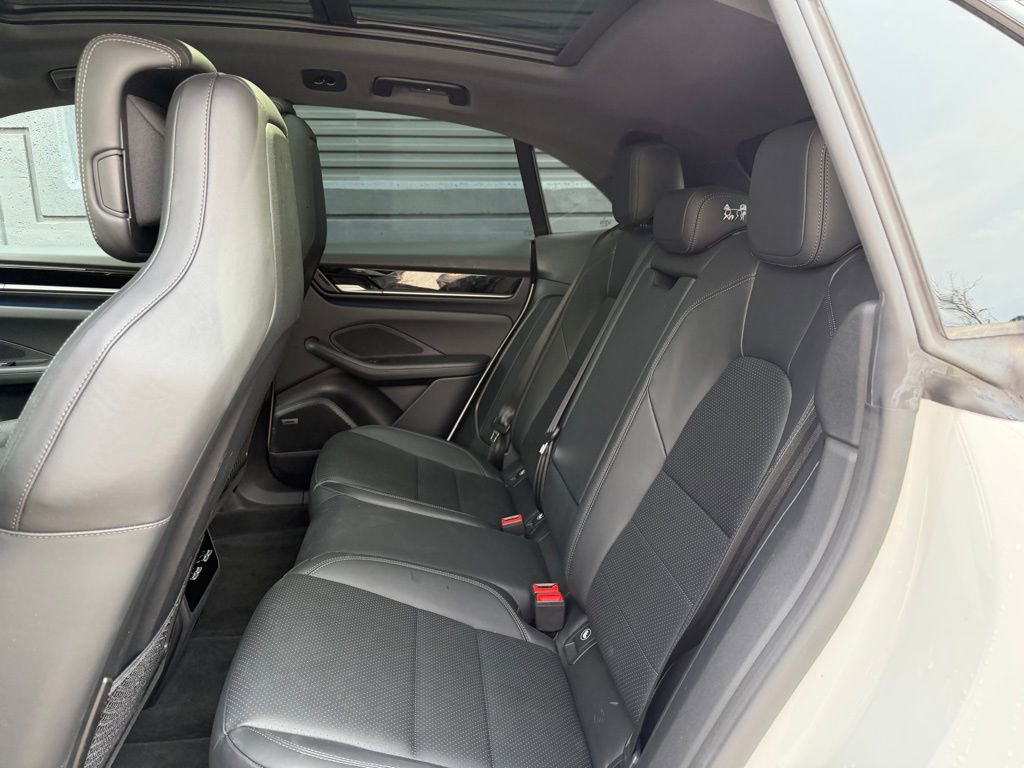 New 2025 Porsche Macan 4S Electric image 19