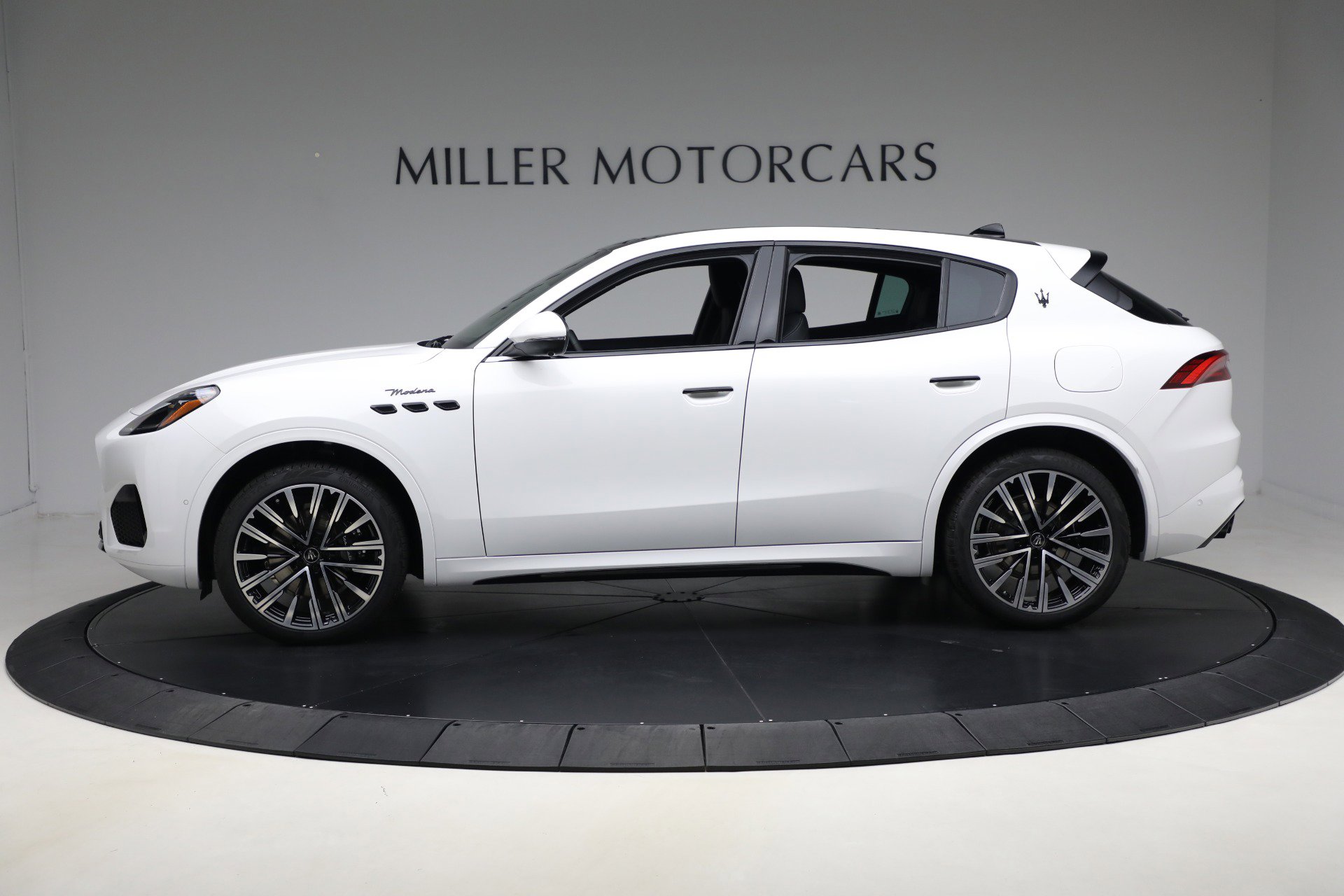 New 2025 Maserati Grecale Modena image 3