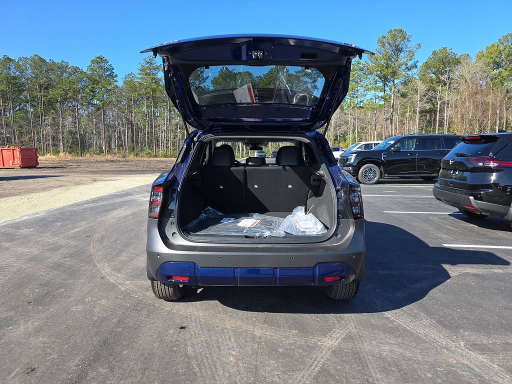 New 2026 Nissan Kicks SR FWD image 17
