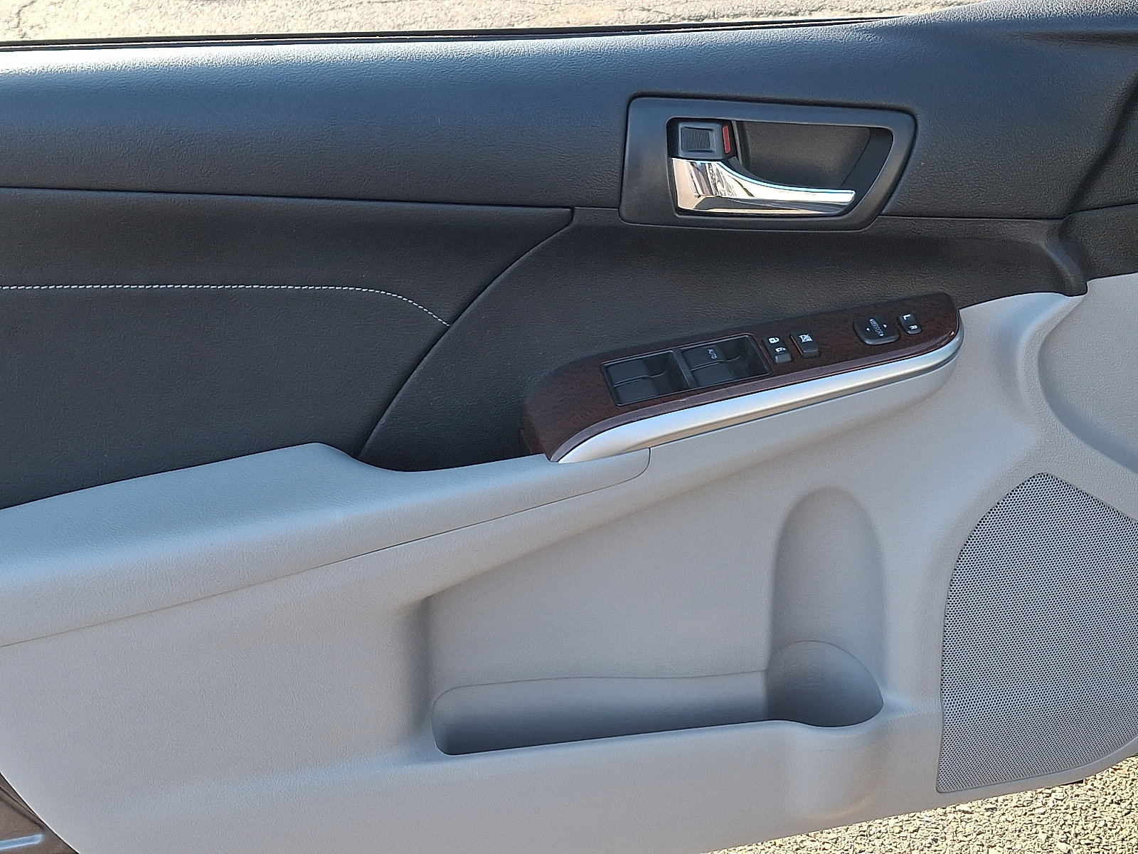 Used 2014 Toyota Camry XLE image 12