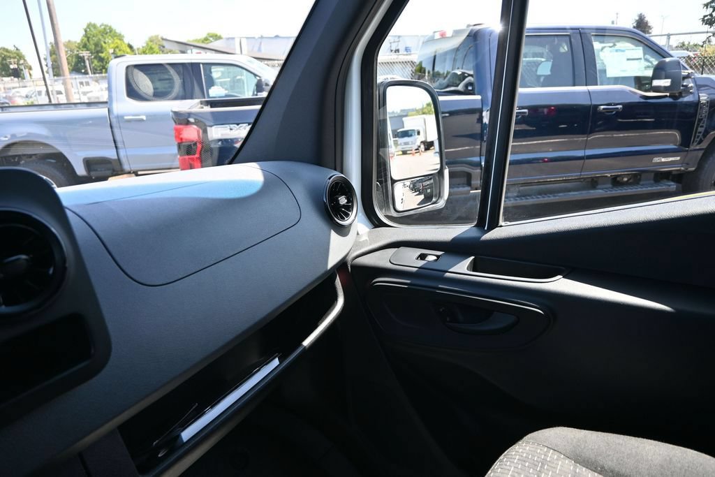 Used 2021 Mercedes-Benz Sprinter 2500 image 18