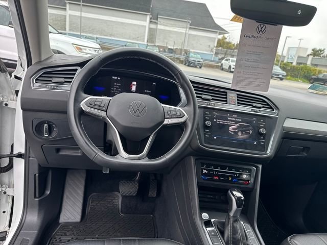 Certified 2022 Volkswagen Tiguan SE w/ Panoramic Sunroof Package image 17